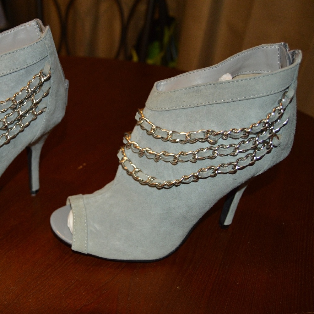 Luichiny grey suede heels